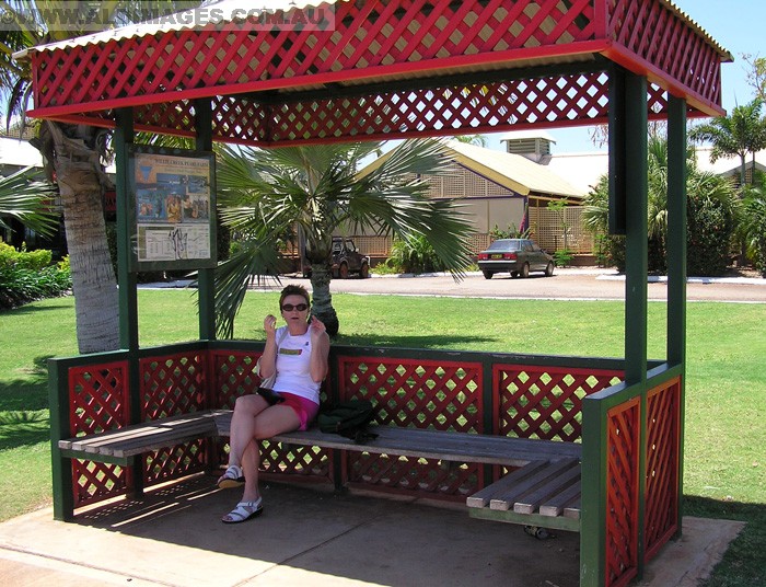 678x513 pixels (263K)